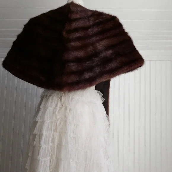 Soft vintage mink cape with tails - Picture 2 of 8